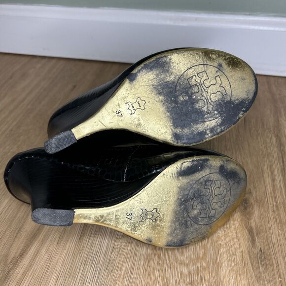Tory Burch Women’s 37 US 7 Wedge Heels Black Patent Leather Croc Embossed Logo - Picture 9 of 10